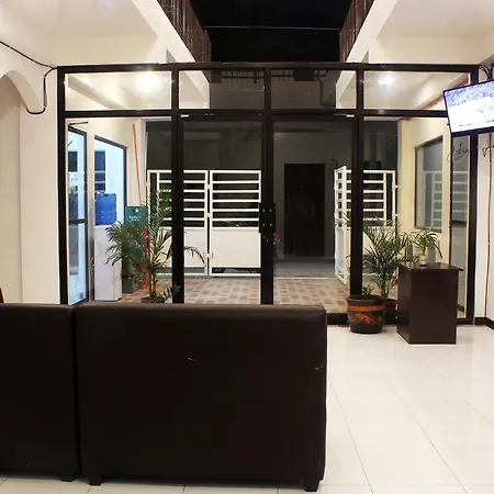 Luna Oslob Travellers Inn Exterior photo