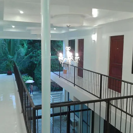 Luna Oslob Travellers Inn Exterior photo