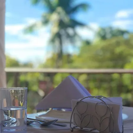Luna Oslob Travellers Inn Exterior photo