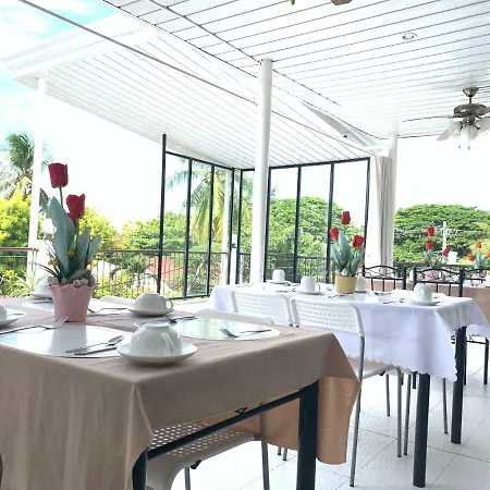 Luna Oslob Travellers Inn Exterior photo